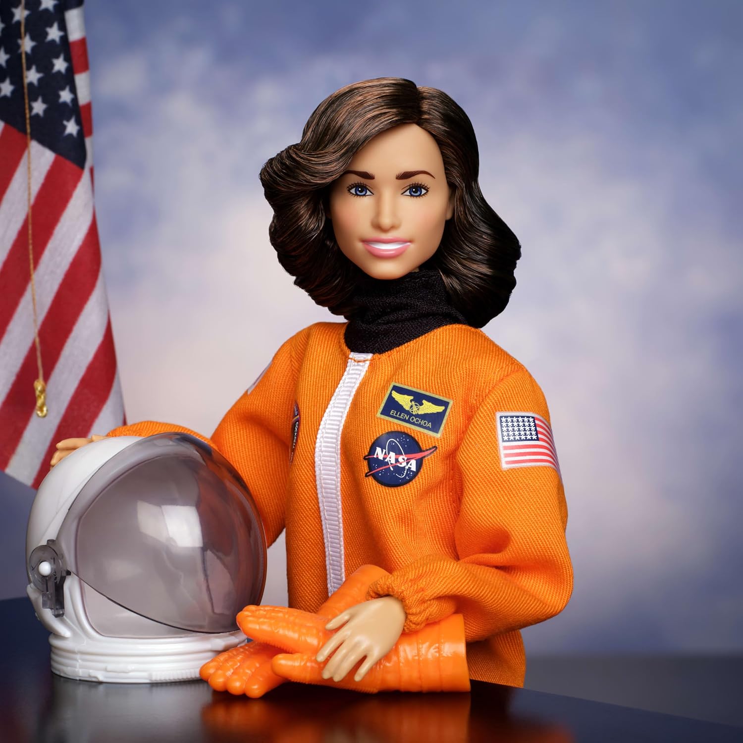 Barbie Signature Femmes inspirantes – Poupée Ellen Ochoa
